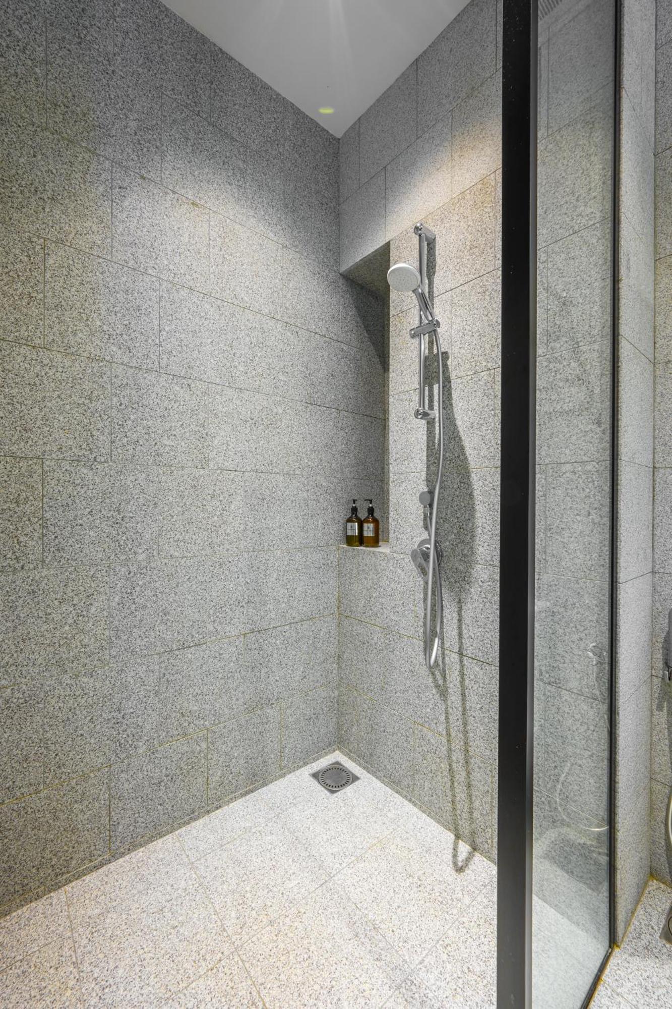 Greystone Scarletz Suites Kuala Lumpur Dış mekan fotoğraf